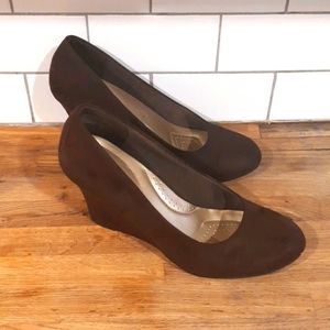 Brand new Dexflex wedge pumps